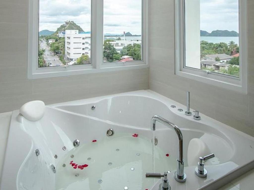 Prachuap Grand Hotel Prachuap Khiri Khan Ngoại thất bức ảnh